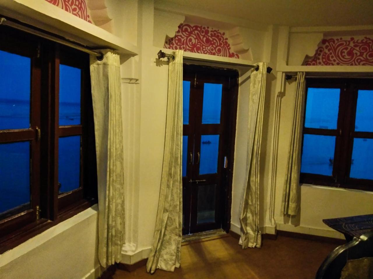 Dwivedi Hotels Hotel Elena Varanasi Exterior photo