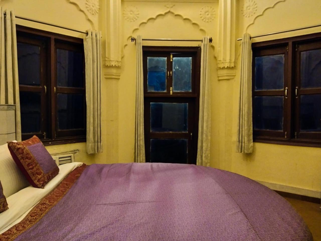 Dwivedi Hotels Hotel Elena Varanasi Exterior photo